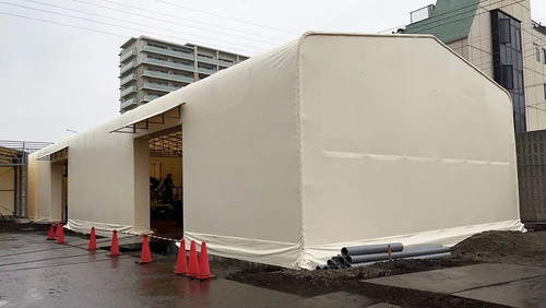 テント工法で建てられた倉庫